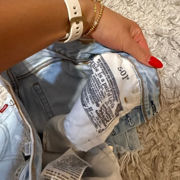 Levi’s Denim Shorts - Picture 4 of 4